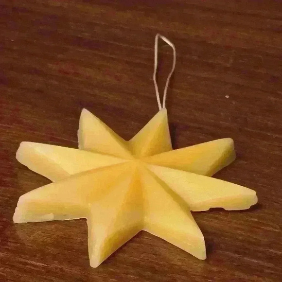 Handmade Beeswax Ornament - Large star - same length - Picture 2 of 4